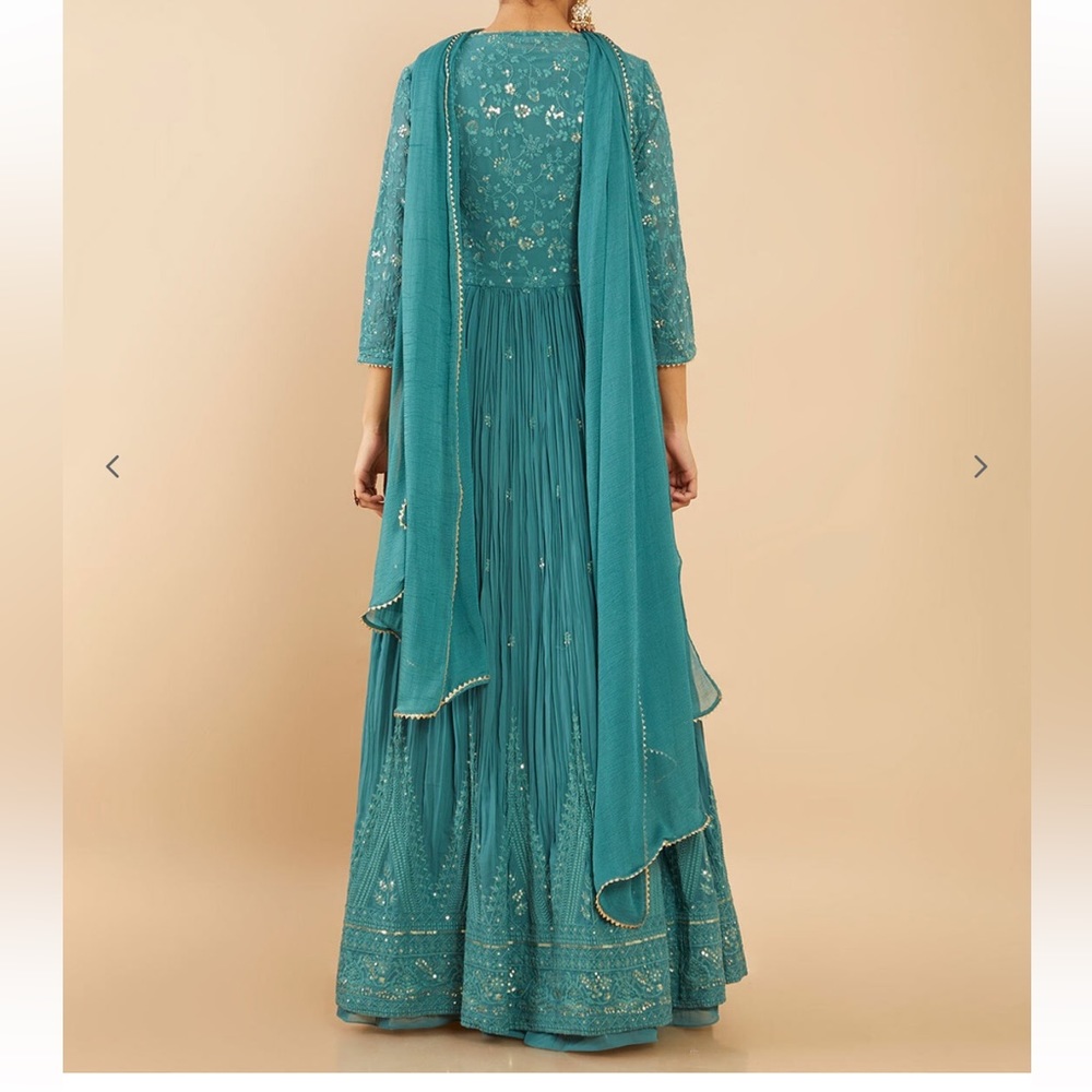 Embellished gown dress with jacket heavily embroidered - Picture 4 of 8